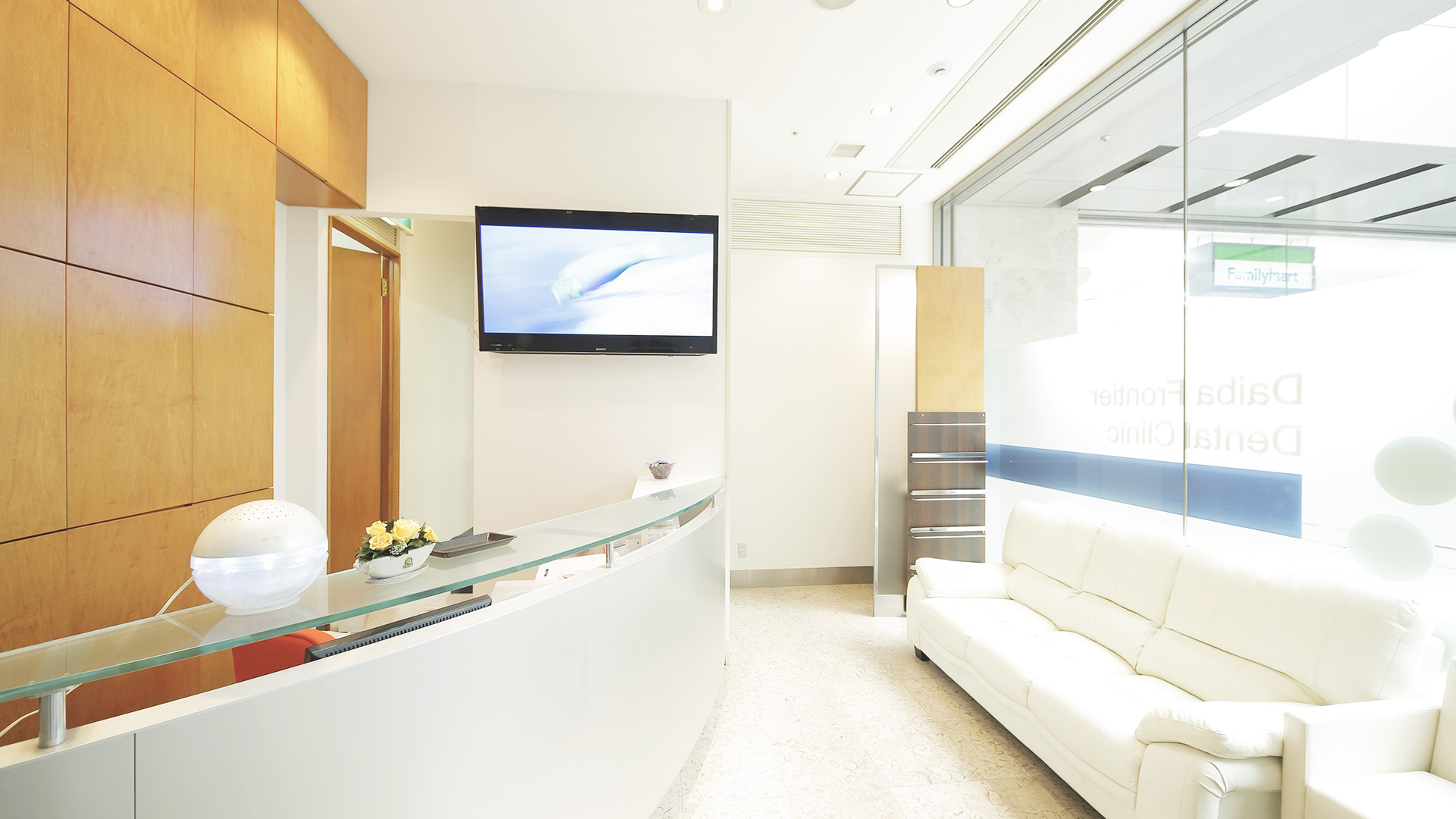 ストローマンインプラントなど世界的ブランドメーカーのみ使用　そして、インプラント10年保証